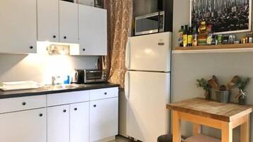 Fridge, microwave, oven