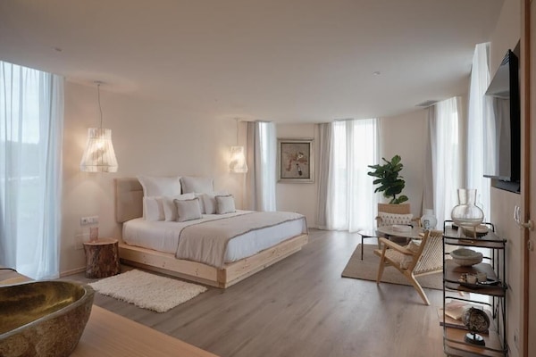 Villa | 1 bedroom, Egyptian cotton sheets, premium bedding, down duvets