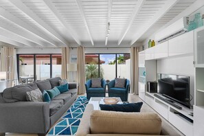 TV - GC125B - Malmok Beach - 2BR condo perfect for family (Malmok, Noord)