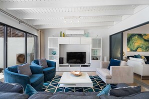 TV - GC125B - Malmok Beach - 2BR condo perfect for family (Malmok, Noord)