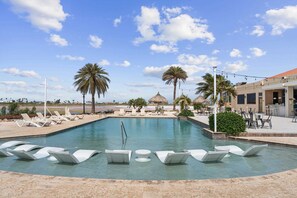 Pool - GC125B - Malmok Beach - 2BR condo perfect for family (Malmok, Noord)