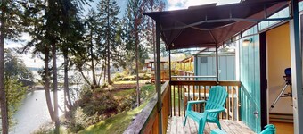 Puget Sound Waterfront Home-WIFI, Kayaking, Partial A/C