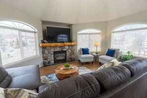 Smart-TV, Kamin, Tischfußball