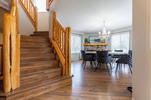 Riverside Chalet + Suite. Enormous Space