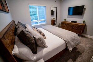 3 Schlafzimmer, Schreibtisch, Bügeleisen/Bügelbrett, kostenloses WLAN