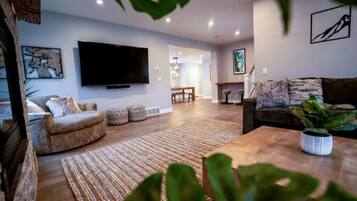 Smart TV, fireplace, stereo