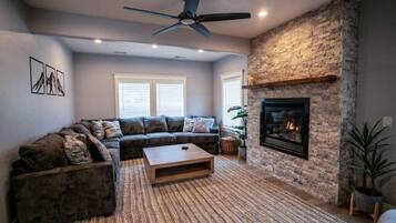Smart TV, fireplace, stereo