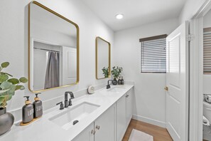 Hårføner og håndklær