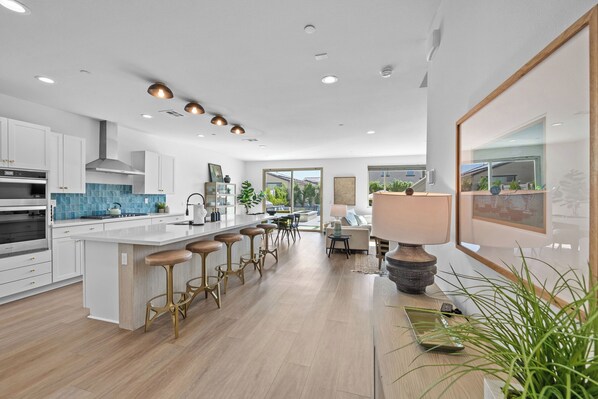 Fridge, microwave, oven, stovetop - Aqua Splash - Fabulous desert getaway/Close to festivals+golf (Coachella)