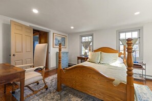 4 bedrooms, desk, free WiFi, bed sheets