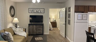 Cozy East Side Condo in Washington close to City Park and Hospital