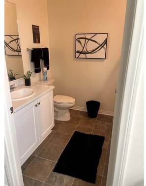 Hair dryer, towels, soap, toilet paper - A Peacefull Cozy Room (Fontana)