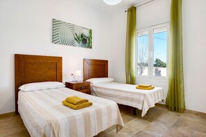 3 bedrooms, iron/ironing board, free WiFi, bed sheets