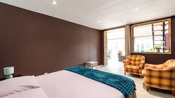 2 bedrooms, iron/ironing board, free WiFi, bed sheets