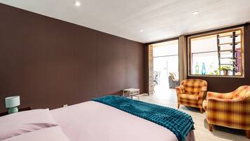 2 bedrooms, iron/ironing board, free WiFi, bed sheets