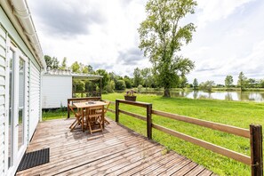 تناول الطعام بالخارج