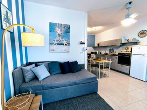 TV - Apartment 'Gli Orti Sul Mare 1' with Sea View, Wi-Fi and Air Conditioning (Bordighera)