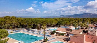 Mobile Home 'Mobilhome Oasis Village Puget Argen' with Shared Pool and Private Terrace