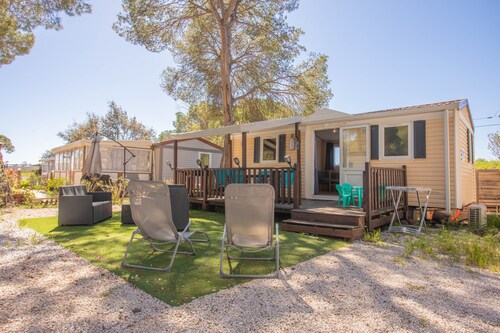 Mobilheim 'Mobilhome Oasis Dorf Puget Argen' mit Gemeinschaftspool und privater Terrasse