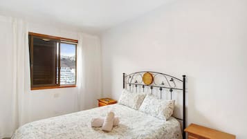 1 slaapkamer, een strijkplank/strijkijzer, gratis wifi, beddengoed