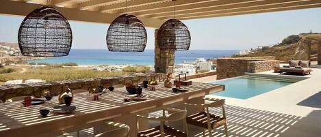 屋外ダイニングエリア