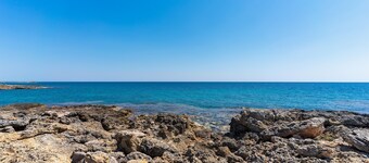Holiday Home 'La Casetta Al Mare' with Wi-Fi and Air Conditioning