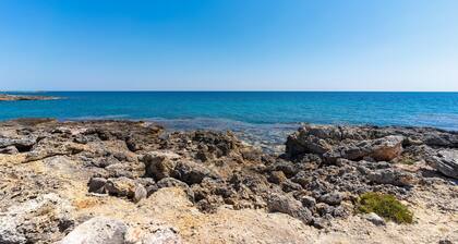 Holiday Home 'La Casetta Al Mare' with Wi-Fi and Air Conditioning