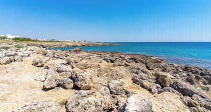 Holiday Home 'La Casetta Al Mare' with Wi-Fi and Air Conditioning