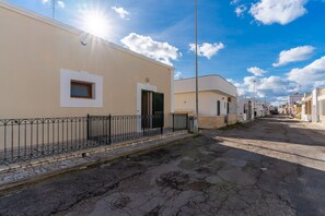 Exterior - Holiday Home 'La Casetta Al Mare' with Wi-Fi and Air Conditioning (ugento)