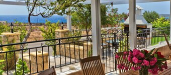 Holiday Home 'Villa Ntora' with Mountain View, Wi-Fi and Air Conditioning