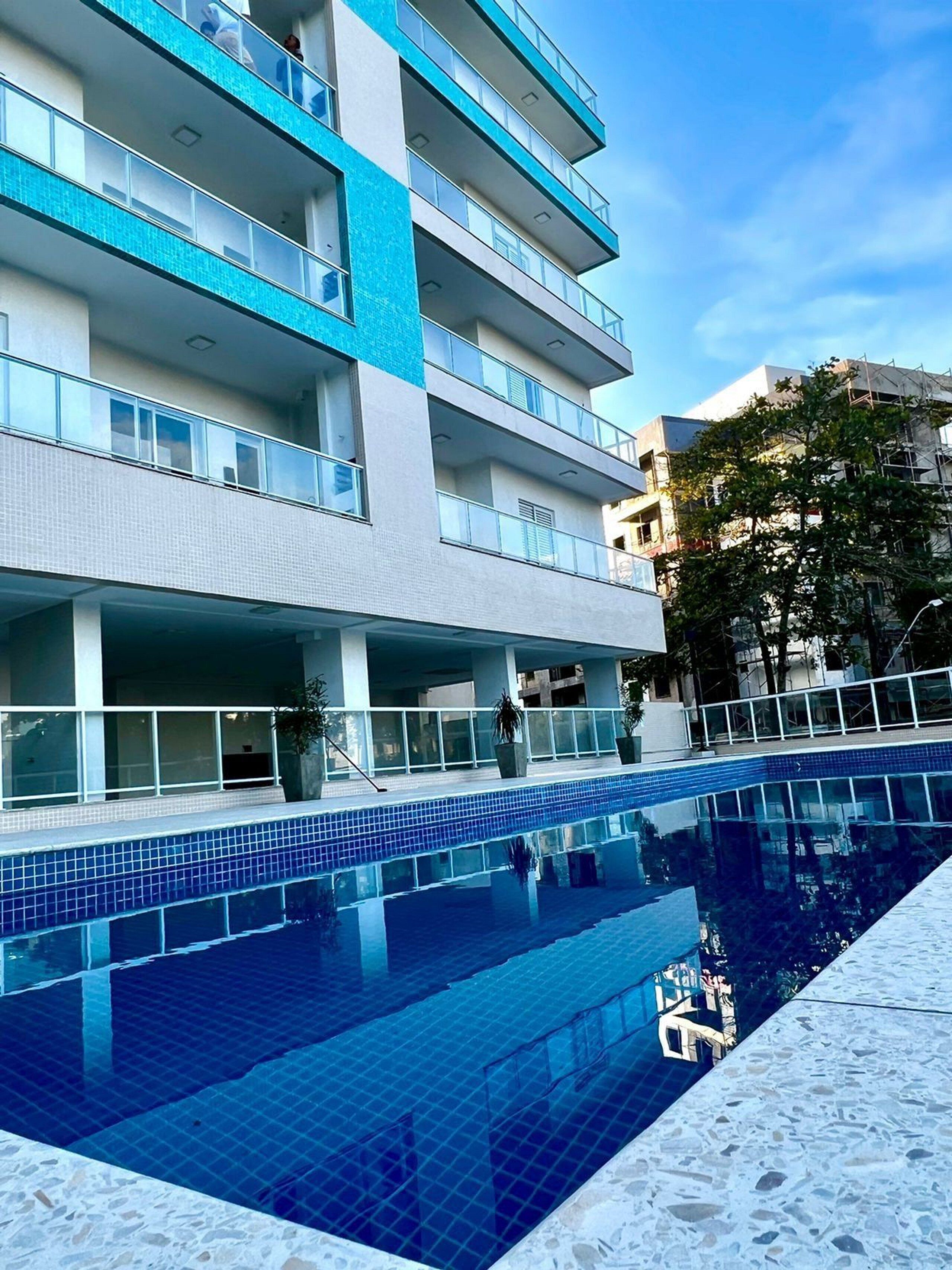 公寓 | 游泳池 | 室外游泳池和溫水游泳池，開放時間為 10:00 至 22:00，提供泳池遮陽傘和日光浴躺椅