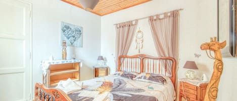 3 bedrooms, iron/ironing board, free WiFi, bed sheets