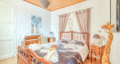 "Villa Chouchou Côte Atlantique N2" with Private Terrace, Garden, and Wi-Fi