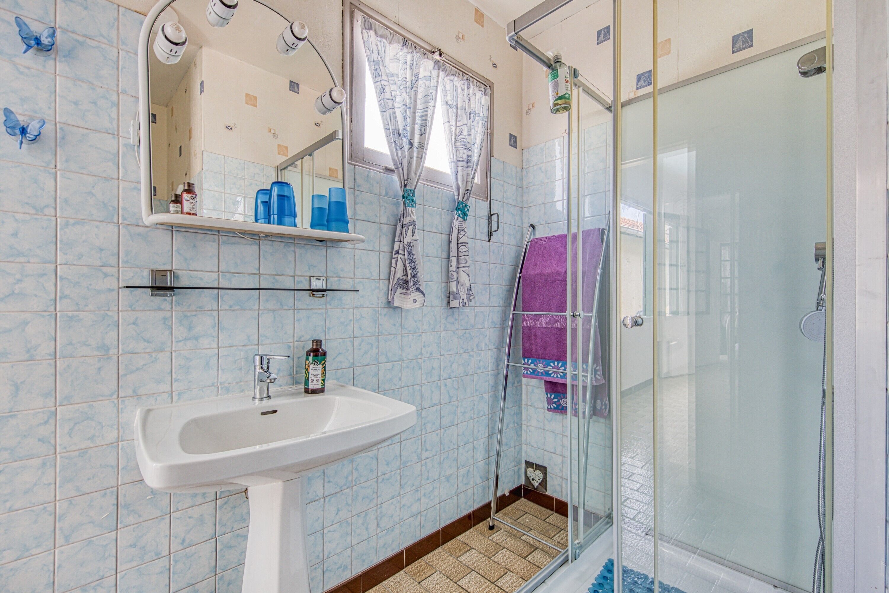 Dusche, Haartrockner, Handtücher