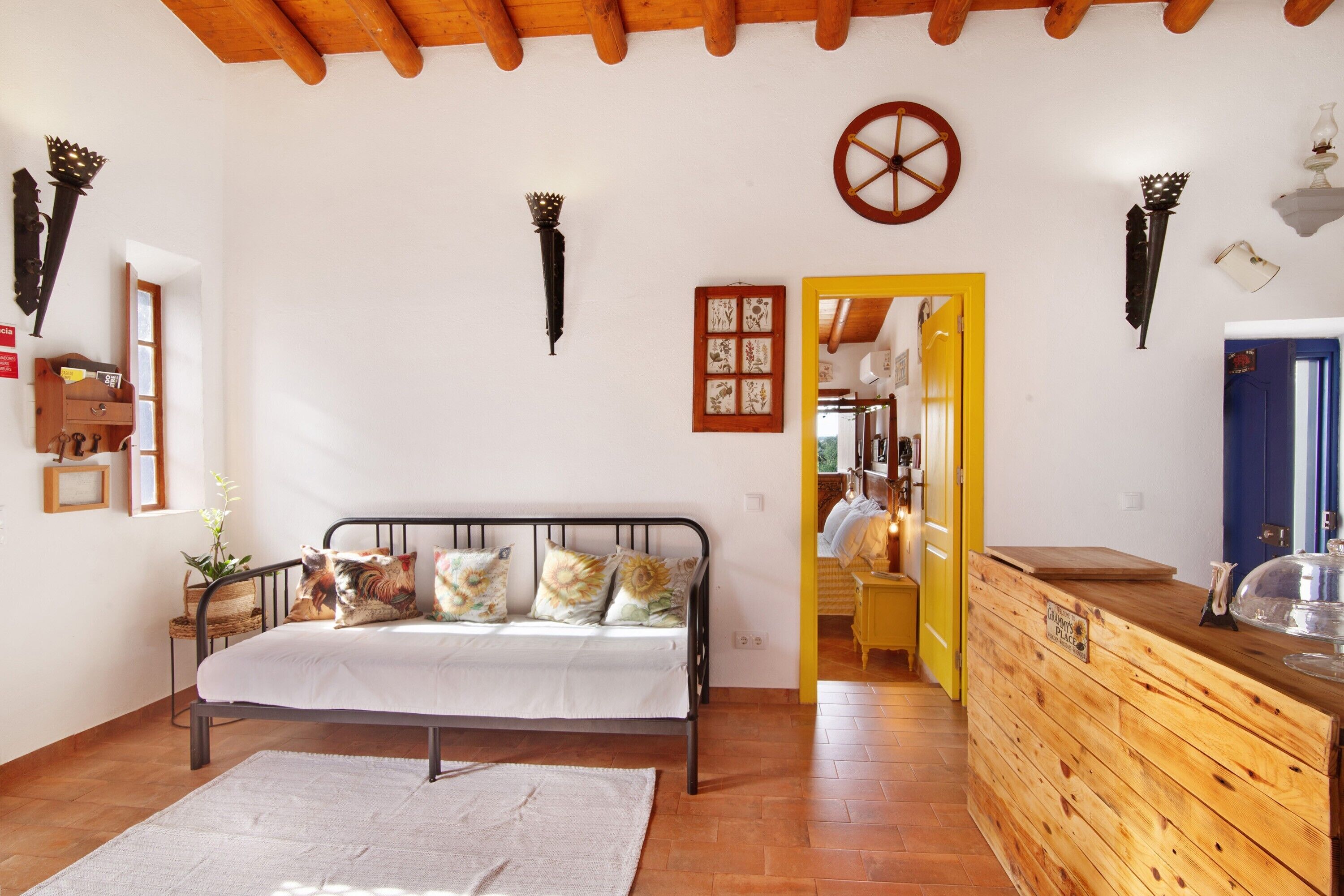 1 chambre, fer et planche à repasser, Wi-Fi gratuit, draps fournis