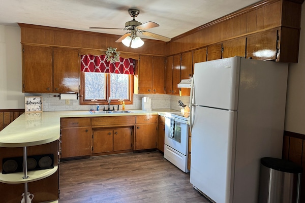 Geladeira, micro-ondas, fogão, cooktop