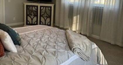 Cozy Cottage with Pool Table!