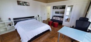 1 室のベッドルーム、WiFi