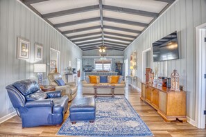 Smart TV - Toddle House | Channel House | Dog-Friendly (North Myrtle Beach)