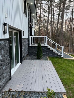Exterior detail - Modern getaway in Catskills (Cairo)