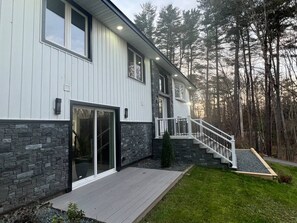 Exterior detail - Modern getaway in Catskills (Cairo)
