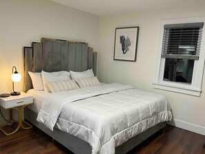 4 bedrooms, iron/ironing board, WiFi, bed sheets - Modern getaway in Catskills (Cairo)