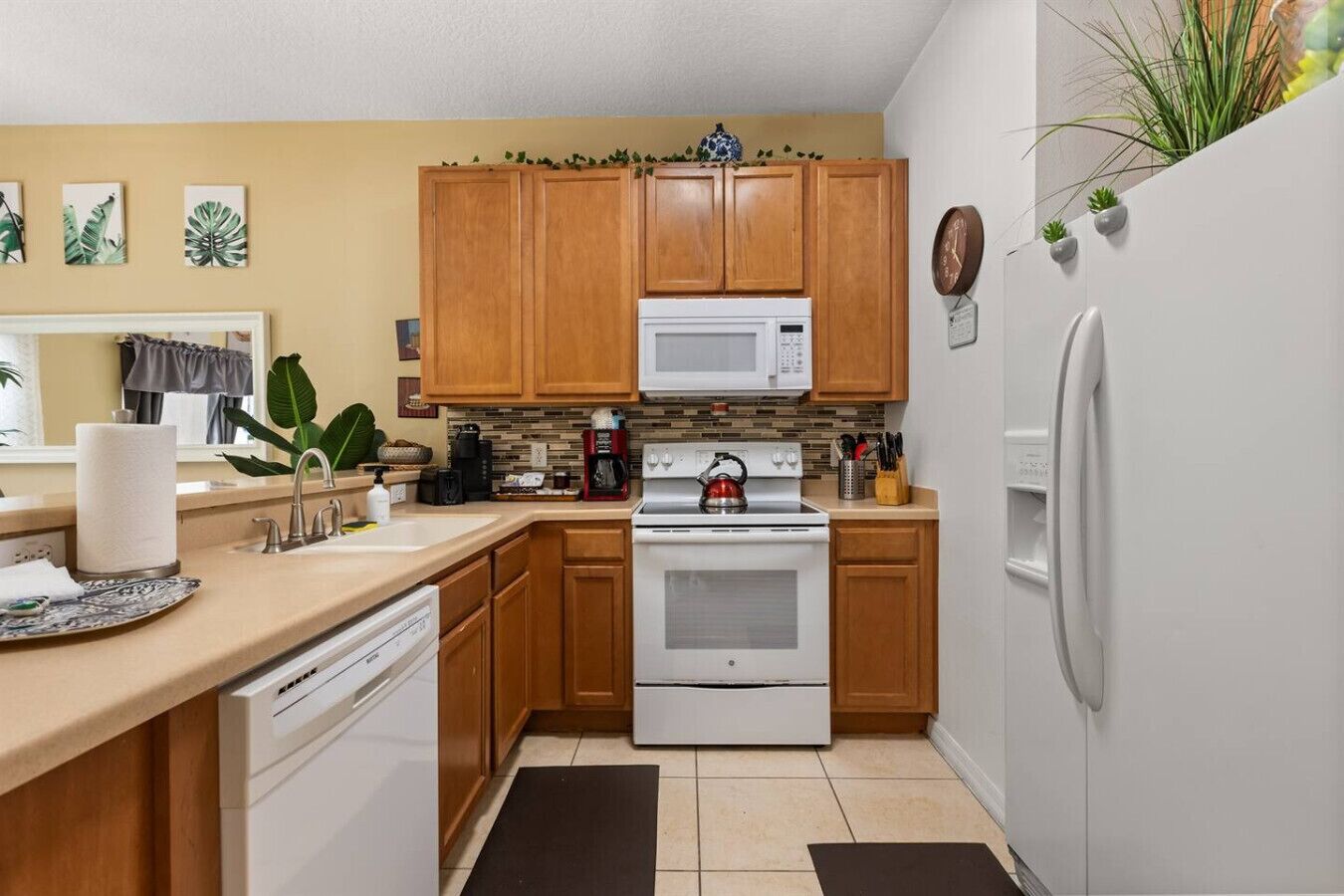 ثلاجة، ميكروويف، فرن، موقد طهي مسطح