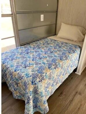 2 dormitorios, caja fuerte, wifi y ropa de cama