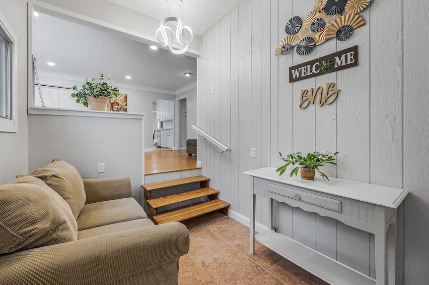 Comfy Homestay- Large Deck & Backyard - Near St Paul - White Bear Lake, MN