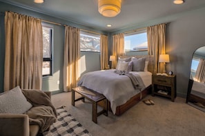 2 makuuhuonetta, työpöytä, vauvan matkasänky, Wi-Fi