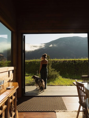 Interior. Signature Home By Aspects w/ Hot Tub, Sauna + Views