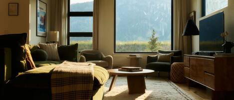 Fernseher, DVD-Player, Bücher, Stereoanlage