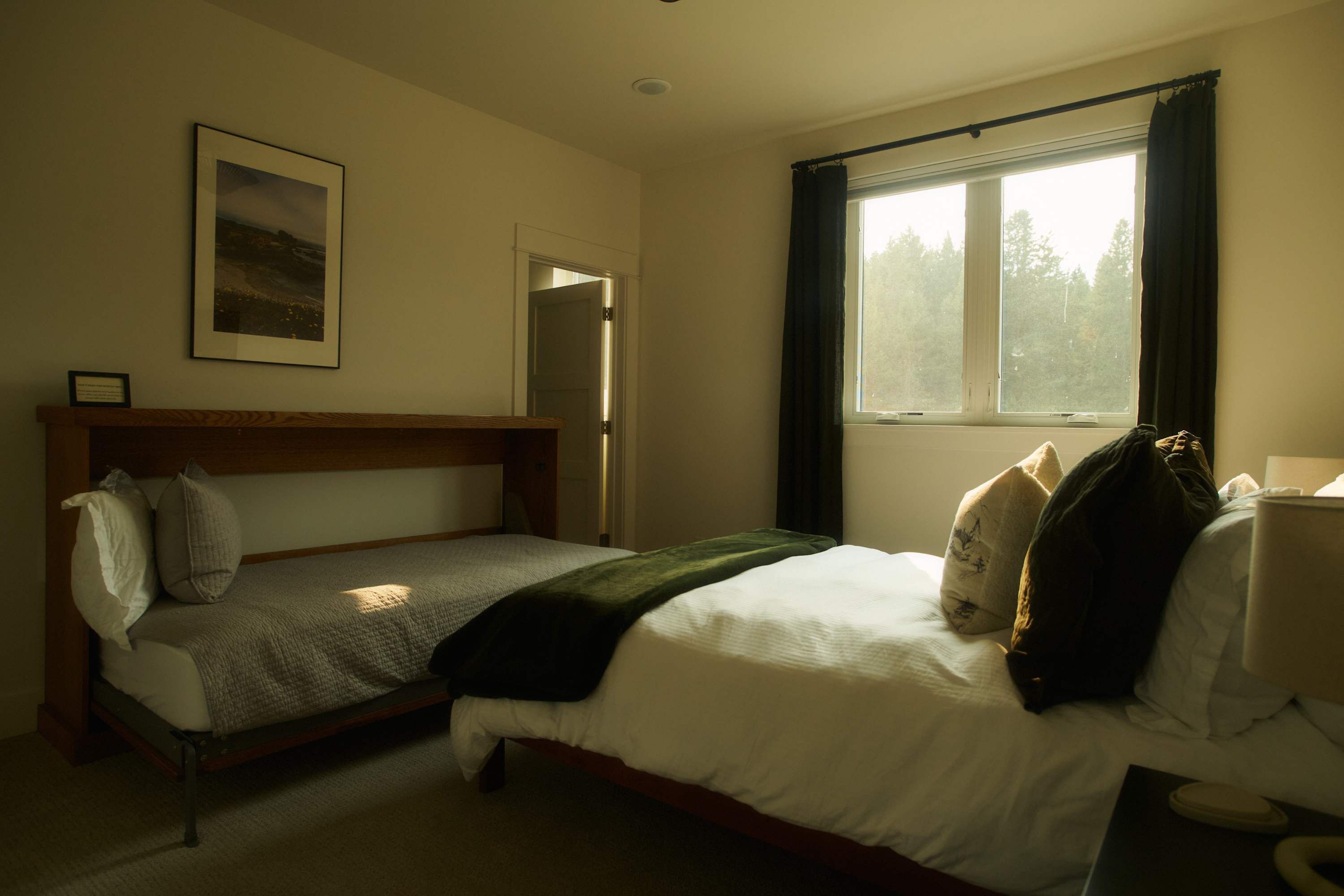 7 makuuhuonetta, työpöytä, vauvan matkasänky, Wi-Fi