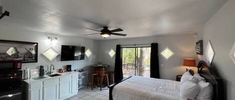 1 chambre, fer et planche à repasser, Wi-Fi, draps fournis